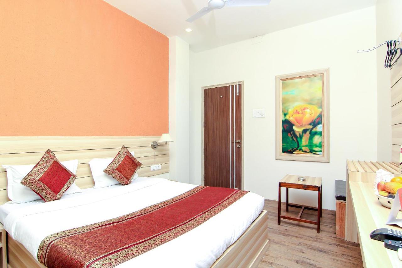 Hotel R B International Varanasi Exterior photo