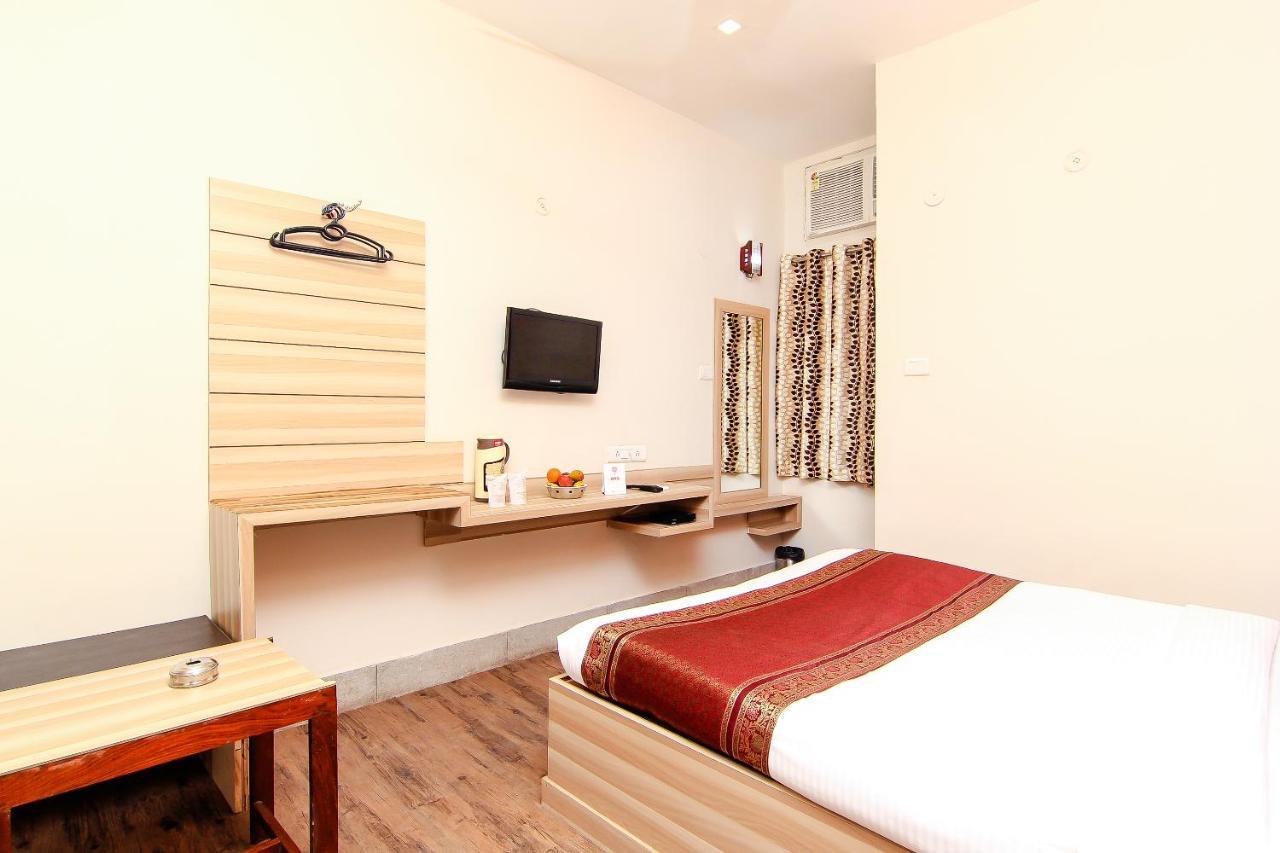 Hotel R B International Varanasi Exterior photo