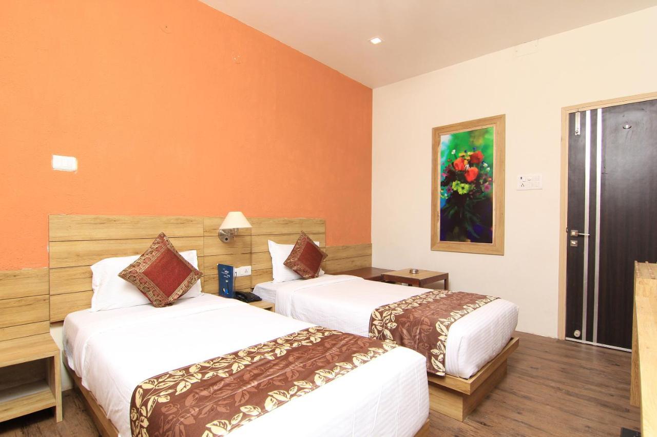 Hotel R B International Varanasi Exterior photo